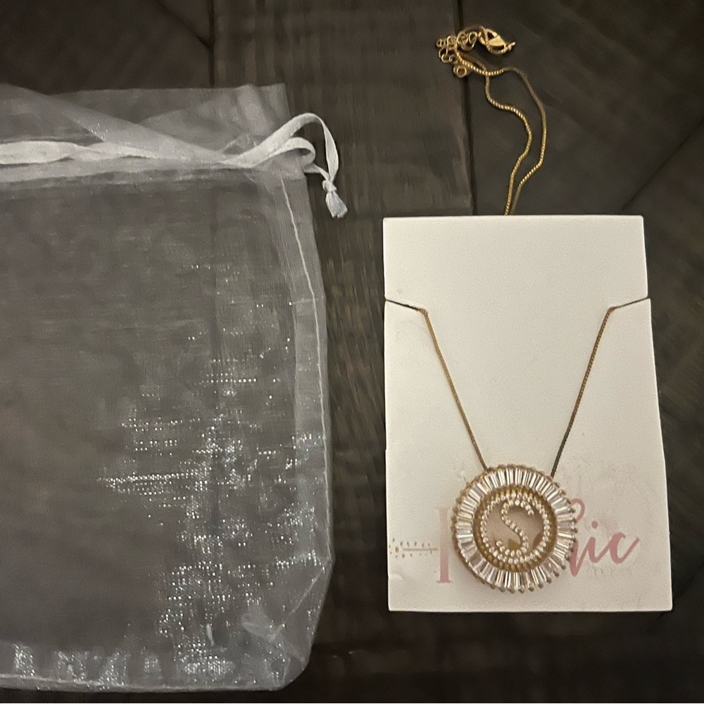 Elegant Gold Spiral Pendant Necklace